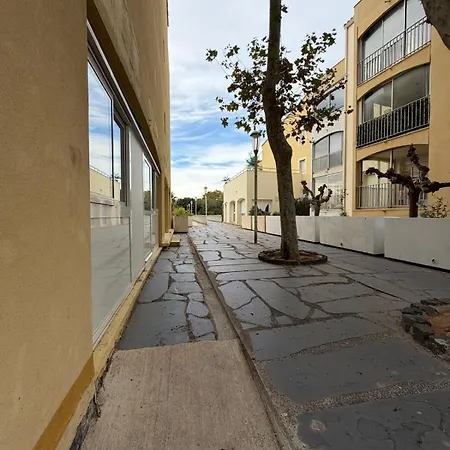 2 Avec Jacuzzi Apartment