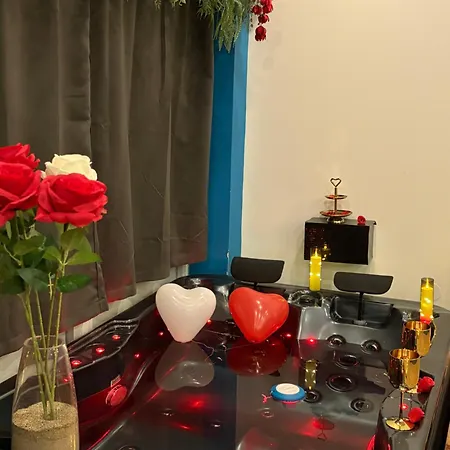 2 Avec Jacuzzi Apartament *