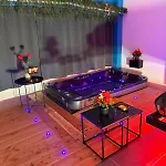 2 Avec Jacuzzi Apartment Agde