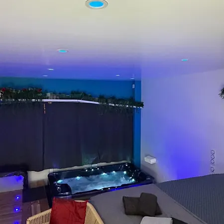 2 Avec Jacuzzi * Agde